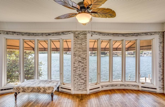5Bedrooms 7Beds: 3Full Baths 2Full Kitchens Ask about our additional apartment