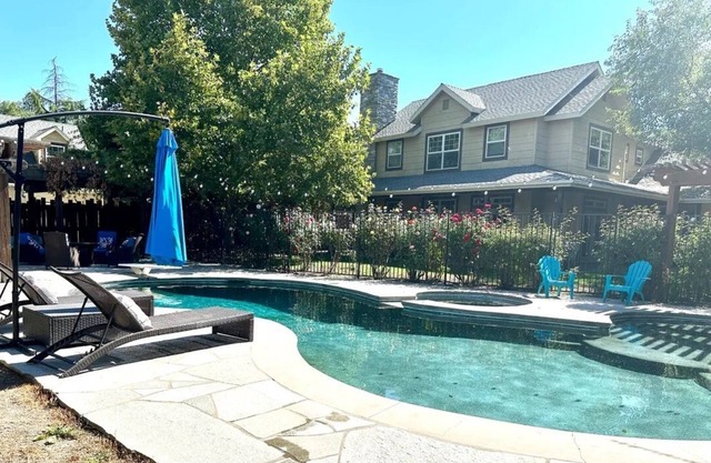 5br/3.5ba Estate Sleeps 10-12 w Pool, Jacuzzi, Playground, Game Room, fire pit