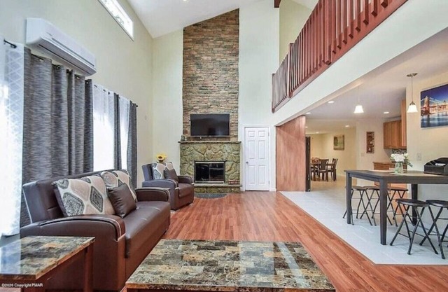 5BR/4BA, Pools, Sauna, Fun Double Bunk Bed Room with game room and fire pit!