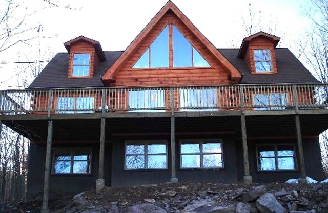 LOG CABIN 6BR 4BA Whirlpool Pool / Pokertisch WIFI BBQ Feuerstelle Basketballplatz!