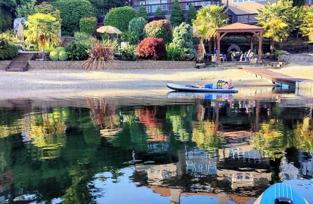 5BR 4BA - Waterfront, Hot-tub, Pool table, Kayaks, Fire tables. luxeatlouise.com