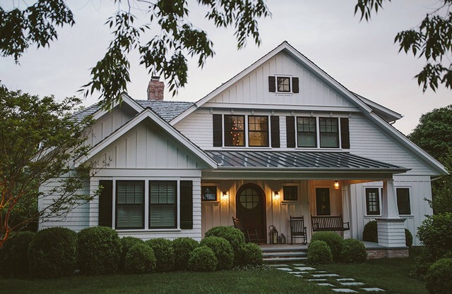 Benutzerdefinierte 5BR / 5. 5BA Home, zentral in East Hampton Village, Tesla Charging gelegen