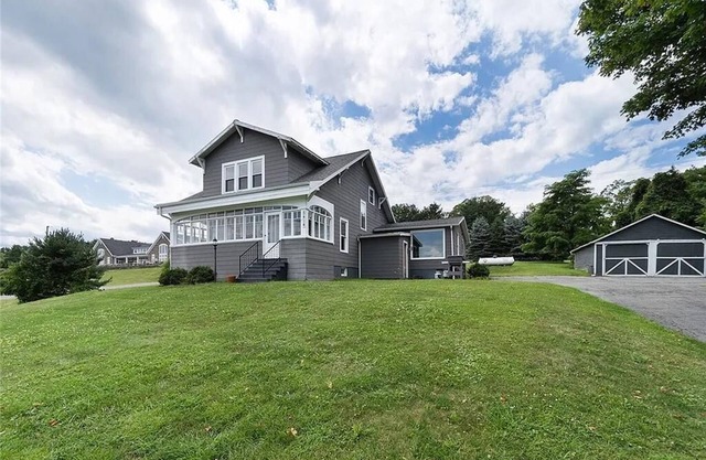 Seneca Breeze Homestead – Lakeview -5BR Farmhouse by the Wineries