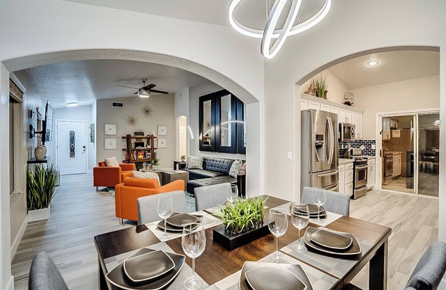 5BR Hideaway w/ Heated Pool/Hot Tub/Billiards Table