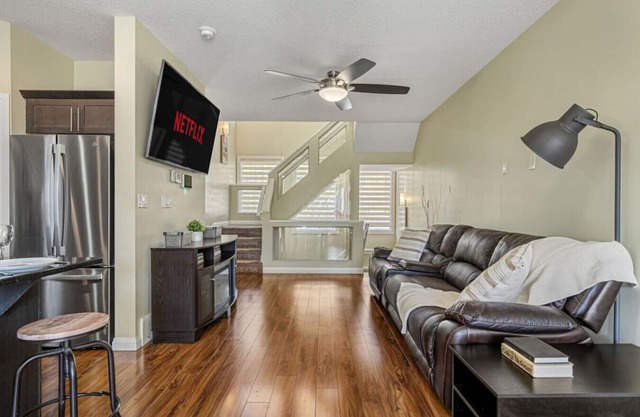 5BR Home » Easy Henday Access » King Bed » Netflix