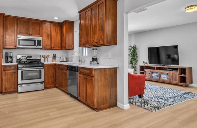 5BR Home Lake Balboa-Sleeps10 with Gazebo