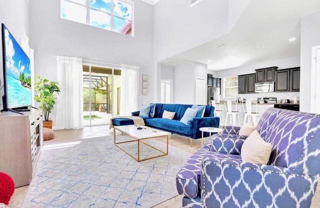 5BR Home w Netflix & Private Pool - Near Disney