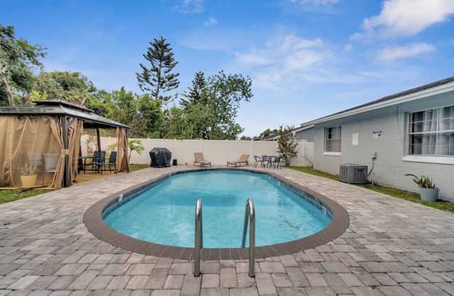 5BR Home w/ Pool & Big Yard Near Universal Studios