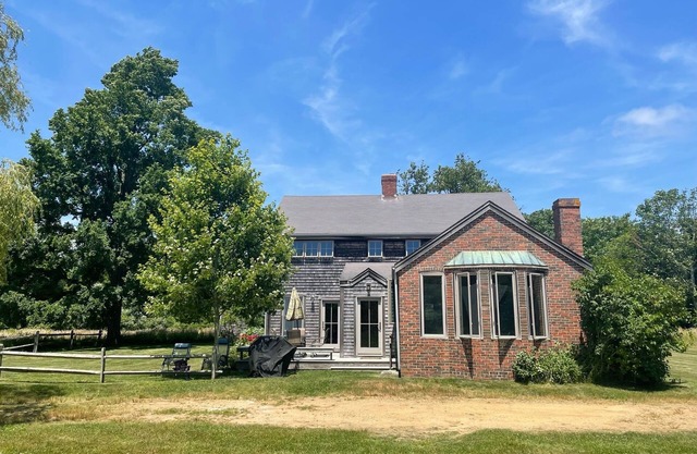 5BR in West Tisbury village with private beach access