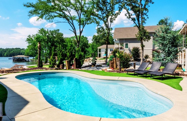 Pool, Putting Green, Wasserfall! 5 bd Luxus-Haus am Lake Hamilton