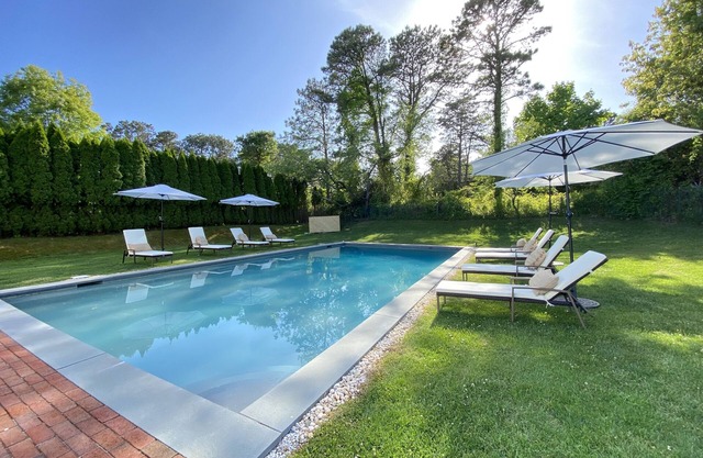 5BR, Luxury Home, Pool, Large Yard , Close to Beach & Town