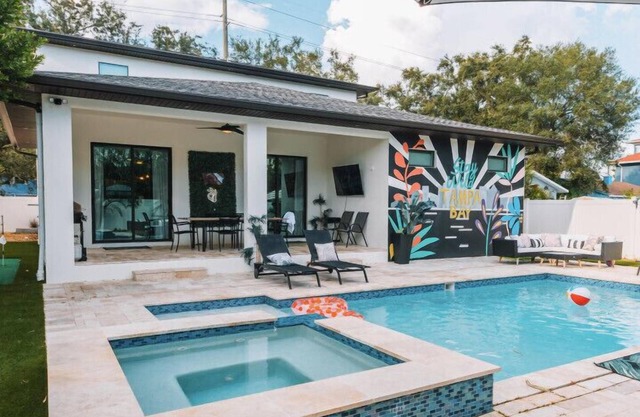 5BR Serenity Tampa: Pool/Hot tub