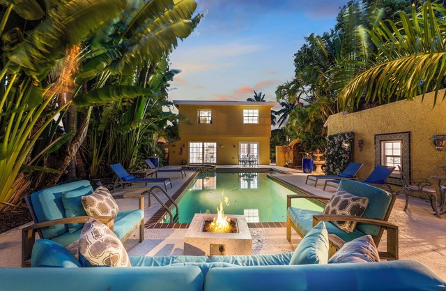 5BR w/ Heated Pool + Spa! 5 min to Palm Beach and Downtown!