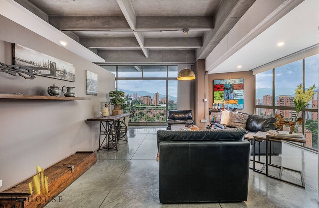 5G 1204 - Modern loft in provenza
