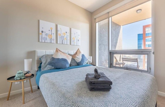 5min->Saddledome:Free Parking:Balcony:Smart TV