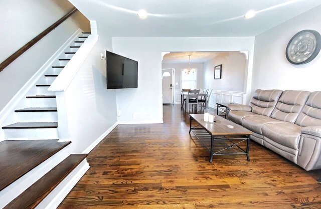 ★ 5min To Kellogg Park ★ Plymouth ★Parking ★W/D★76
