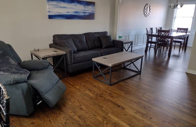 ★★★ 5min To Kellogg Park ★ Plymouth ★ Parking ★W/D