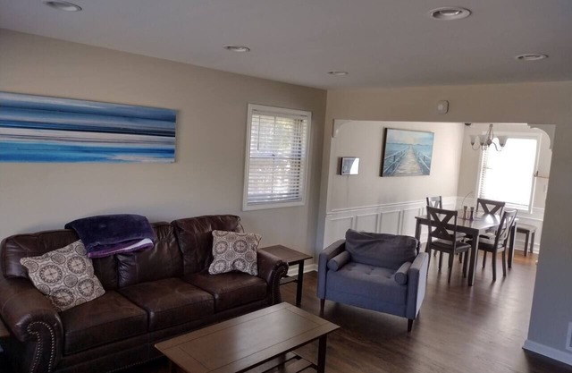 ★★★5min To Kellogg Park ★ Plymouth ★ Parking ★W/D★