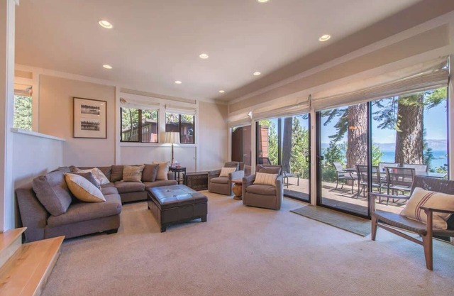 Lakefront|Pool|Pier|Bouys|Pickleball|Walk to town