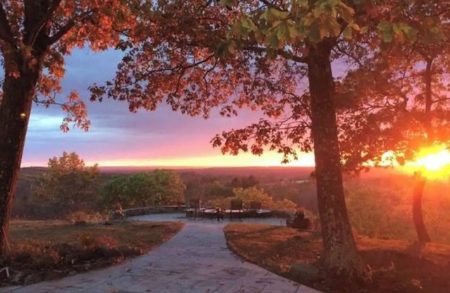 6-Acre Luxurious Country Home with Goddess Point Lookout