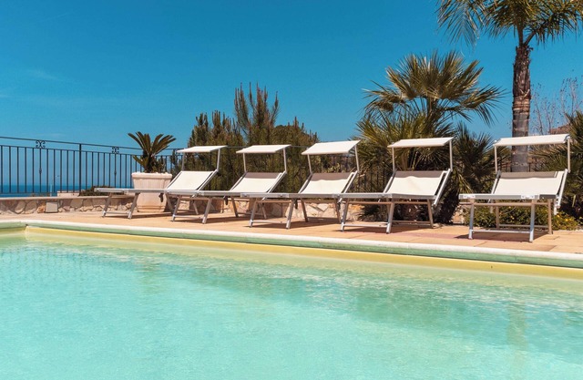 4 WOHNUNGEN BIS ZU 22 PERSONEN AUF 150 MT VON DER AUTOVERMIETUNG BEACH WI FI