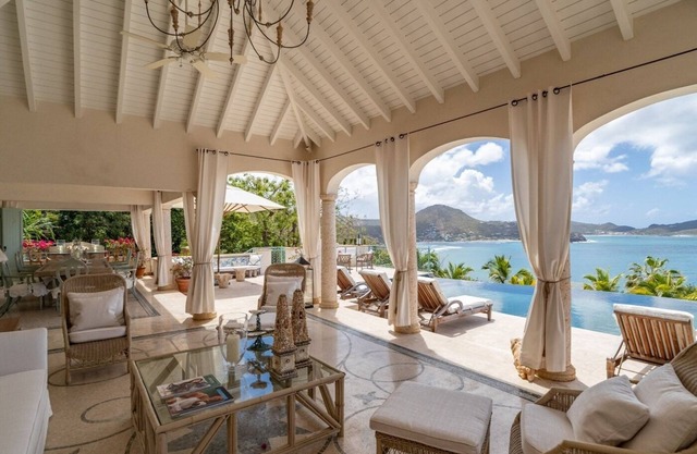 6 BDRM Mediterranean Villa w Fitness Room & Pool