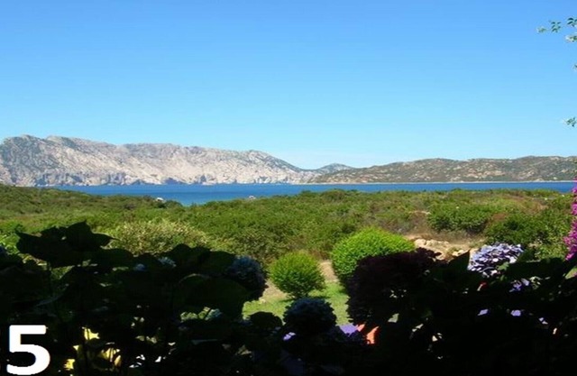 Cala Paradiso, Capo Coda Cavallo, Strand 150 m, Bootsanlegeplatz, Floßfahrten