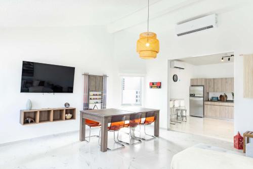 6 Bed 4 Bath Family Houses A8 w 2 Private Pools Dorado del Mar