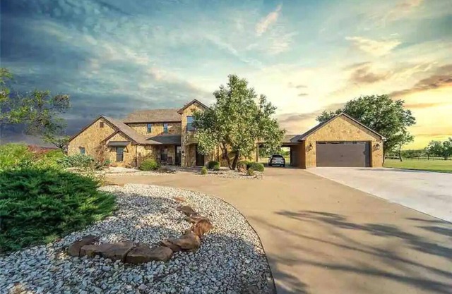 6 Bed 5 Bath Retreat at Possum Kingdom Lake. Pool! Hot Tub!