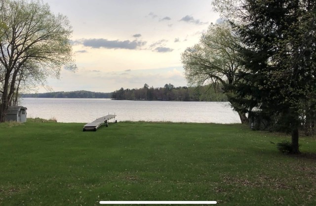 6 bed lake home on 2 acres with 217 ft of lake shore. Boat rentals!!