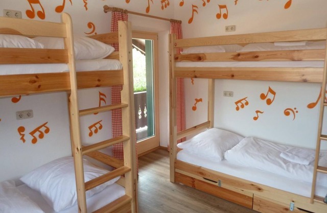 Zimmer mit 6 Betten - Alpking Hostel