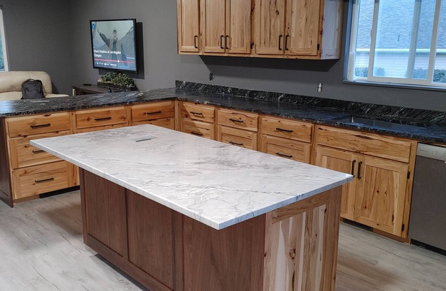 6-bedroom, 3 bath house with AC, WiFi. 30 min to ski slopes. 3 hrs to Zion.