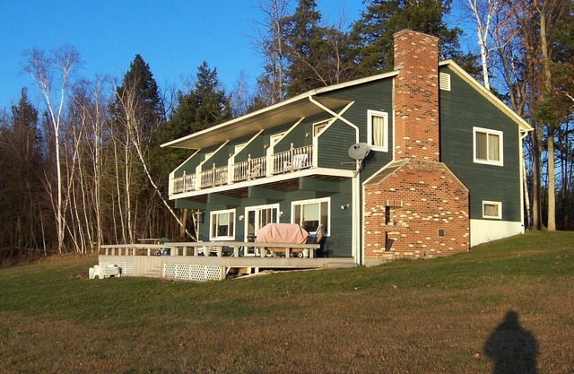 A Geräumige Waterfront Lodge