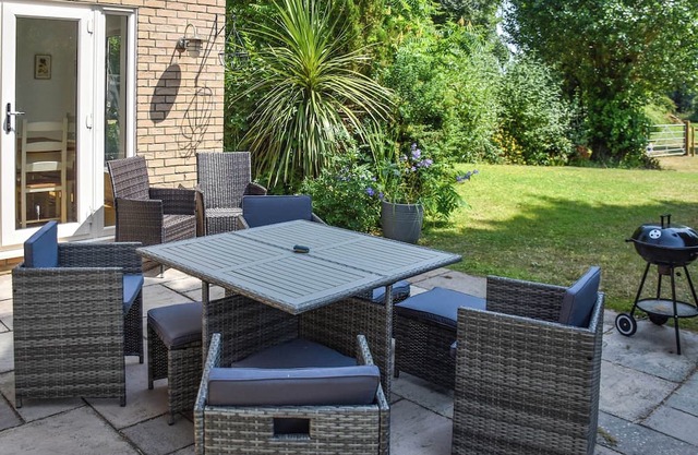 6 bedroom accommodation in Stonea, near Ely