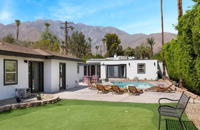 6 Bedroom Desert Oasis with pool, spa, & putt-putt