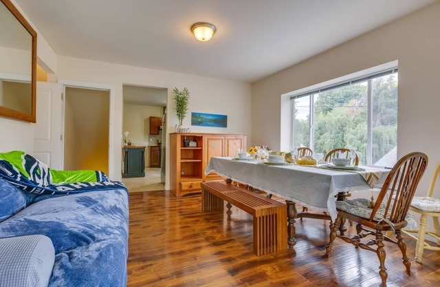 6-bedroom family friendly large yard Seattle