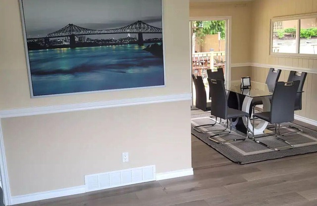 6 Bedroom Historic DowntownOasis