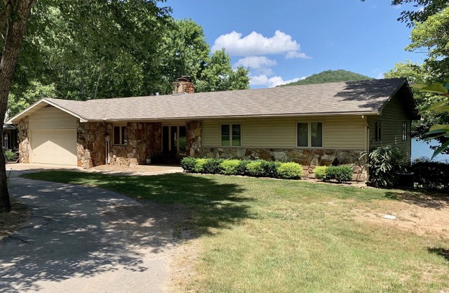 6 Bedroom Home - Lake Front, Table Rock Lake, Missouri