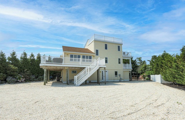 6-bedroom LBI house w heated pool, ocean views, outdoor entertaining area