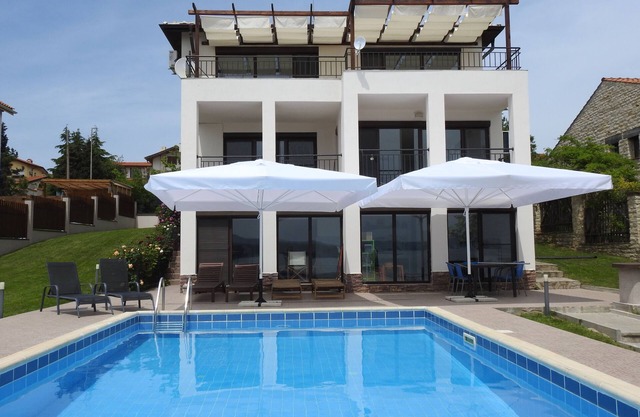 5 Schlafzimmer Luxusvilla in ruhiger Lage, mit privatem Pool in Strandnähe