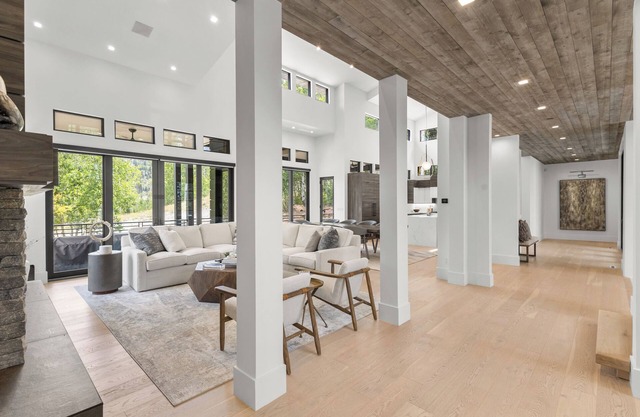 6 Bedroom Ski In/Ski Out Luxury 6 Bedroom Private Gated Community