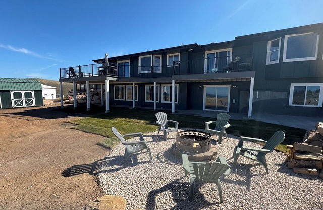 6 bedroom sleeps 22, Hot tub, and gorgeous view of Bear Lake, lots of amenities