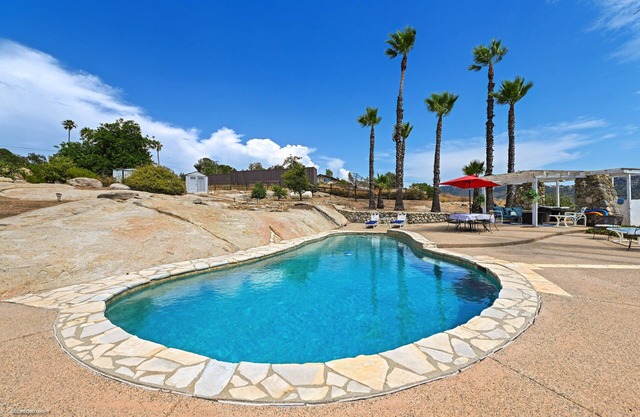 Hacienda súper privada. 9 CAMAS en 2. 5 acres con impresionantes vistas del valle!