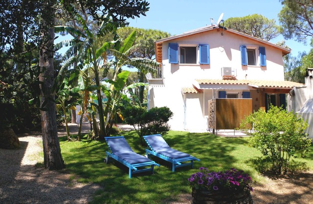 6 Betten, 300 Meter vom Strand entfernt, Wifi, Grill, Außendusche.