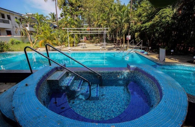 6 BHK Villa mit 2 Pool in der Nähe von Stränden und Clubs