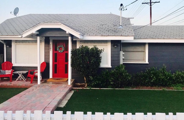 6 Blocks to the Beach, 10 min walk downtown, beaches, and more!