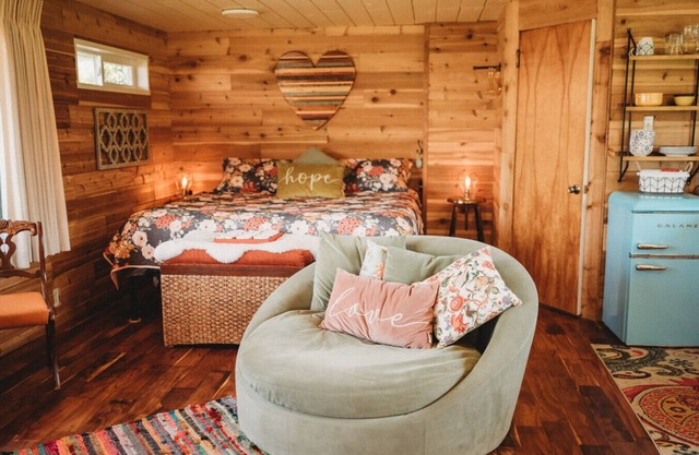 #6 love room · 6-Romantic-Hot tub-Private Beach-Kitchenette