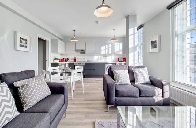 6 Brewers Lane - 1 bedroom apartment
