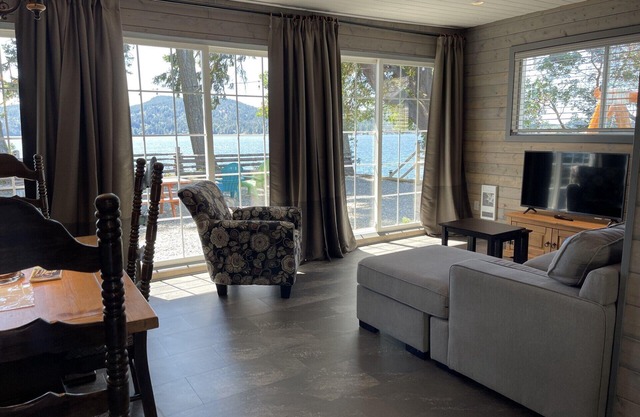Waterfront Six Cottage Units With Beach Access