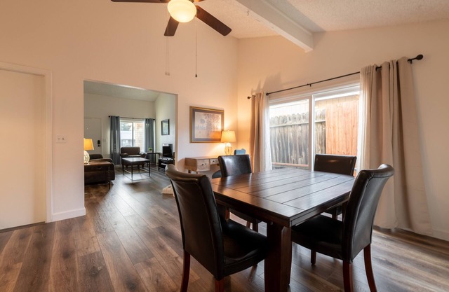 (6) FAIR OAKS BEAUTY! 2BED, 2BATH, WITH GARAGE AND PRIVATE YARD!